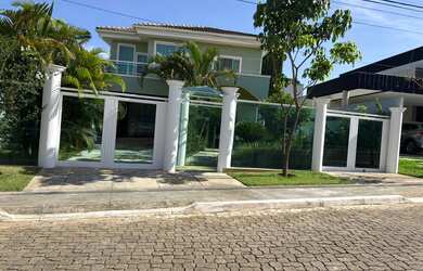 Imagem 2: Lindo sobrado cercado de verde em condomínio fechado, pronta para mudar