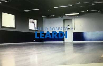 Imagem: O depósito possui 5 Vagas na garagem e 2951m² de Área e está