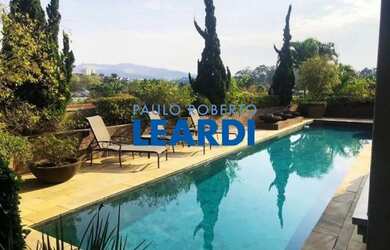 Imagem: A casa em condomínio possui 5 Dormitórios, 5 Banheiros, 5