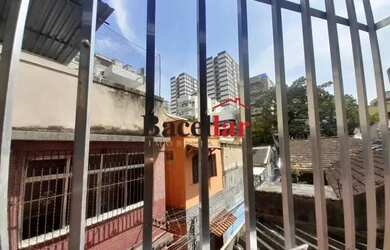 Imagem: O apartamento possui 2 Dormitórios, 2 Banheiros e 64m² de