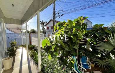 Imagem 4: Casa com 2 quartos cozinha planejada e garagem coberta pra 02 carros para locação