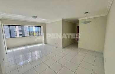 Imagem: O apartamento possui 3 Dormitórios, 1 Banheiro, 3 Vagas na