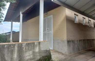 Imagem: A casa possui 3 Dormitórios, 3 Banheiros, 3 Vagas na garagem