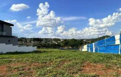 Imagem: O terreno possui 666m² de Área e está localizado em Parque