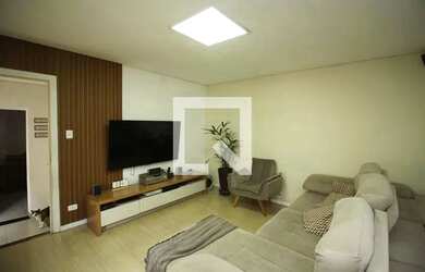 Imagem: A casa possui 3 Dormitórios, 2 Banheiros, 1 Vaga na garagem