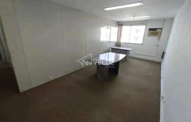 Imagem: O depósito possui 2 Vagas na garagem, 126m² de Área e está