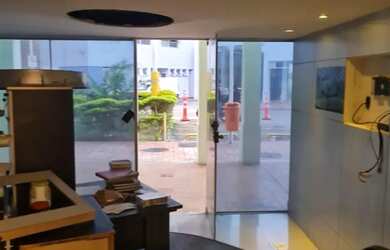 Imagem: O depósito possui 5 Vagas na garagem e 280m² de Área e está