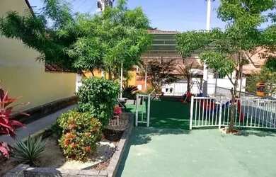 Imagem: A casa possui 3 Dormitórios, 2 Banheiros, 2 Vagas na garagem