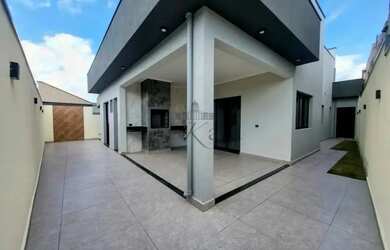 Imagem: A casa em condomínio possui 3 Dormitórios, 2 Banheiros, 4