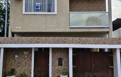 Imagem: A casa possui 2 Dormitórios, 4 Banheiros, 1 Vaga na garagem