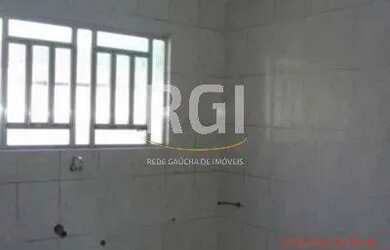 Imagem: A casa possui 3 Dormitórios, 1 Banheiro, 3 Vagas na garagem