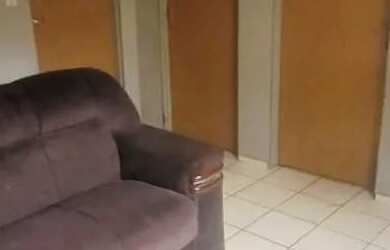 Imagem: A casa possui 2 Dormitórios, Acomodam 8 pessoas e 2 Vagas na