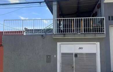 Imagem: A casa possui 2 Dormitórios, 1 Banheiro e 100m² de Área e