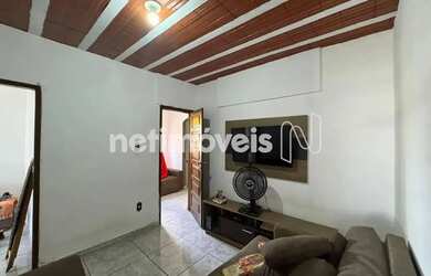 Imagem: A casa possui 3 Dormitórios, 1 Banheiro, 3 Vagas na garagem