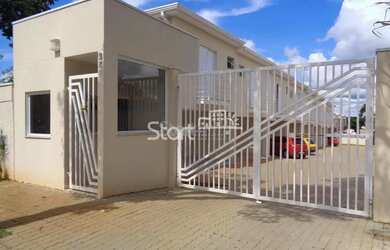 Imagem: A casa em condomínio possui 3 Dormitórios, 2 Banheiros, 2