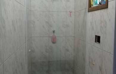 Imagem: A casa possui 2 Dormitórios, 2 Banheiros, 1 Vaga na garagem