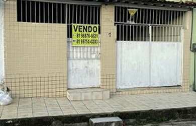 Imagem: A casa possui 3 Dormitórios, 1 Banheiro, 1 Vaga na garagem