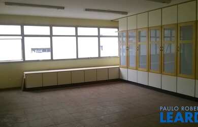 Imagem: O depósito possui 1 Vaga na garagem, 42m² de Área e está