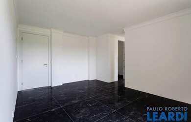 Imagem: O apartamento possui 2 Dormitórios, 2 Banheiros, 2 Vagas na