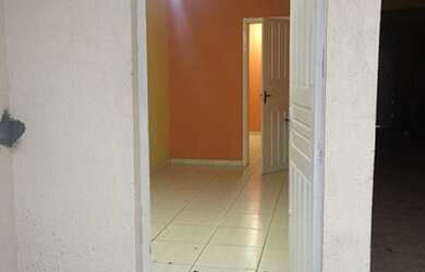 Imagem: A casa possui 1 Dormitório, 1 Banheiro e 30m² de Área e está