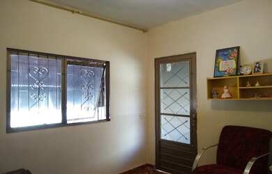 Imagem: A casa possui 2 Dormitórios, 1 Banheiro, 2 Vagas na garagem