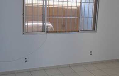 Imagem: A casa possui 2 Dormitórios, 1 Banheiro, 1 Vaga na garagem