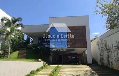 Imagem: A casa possui 4 Dormitórios, 2 Banheiros, 4 Vagas na garagem