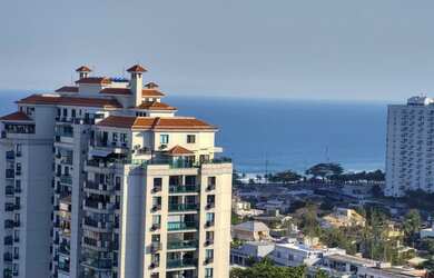 Imagem: O apartamento possui 4 Dormitórios, 1 Banheiro, 2 Vagas na