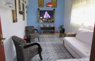 Imagem: A casa possui 2 Dormitórios, 1 Banheiro, 2 Vagas na garagem