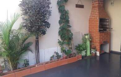 Imagem: A casa possui 4 Dormitórios, 4 Banheiros, 3 Vagas na garagem