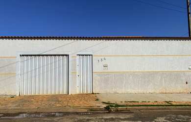 Imagem: A casa à venda possui 3 Dormitórios, 2 Banheiros, 5 Vagas