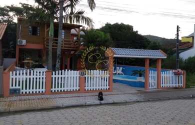 Imagem: A casa em condomínio possui 2 Dormitórios, 4 Banheiros, 2