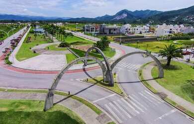 Imagem: O terreno possui 450m² de Área e está localizado em Beira