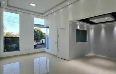 Imagem: A casa possui 3 Dormitórios, 2 Banheiros, 1 Vaga na garagem