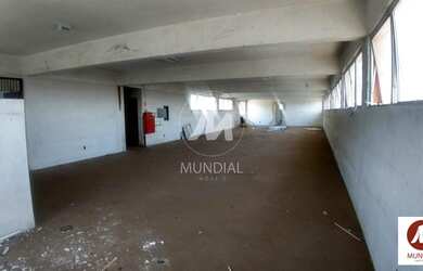 Imagem: O depósito possui 5 Vagas na garagem, 600m² de Área e está