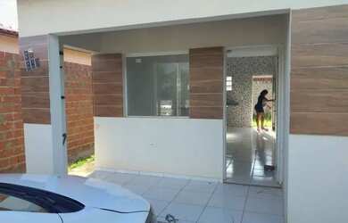 Imagem: A casa possui 2 Dormitórios, 1 Banheiro, 1 Vaga na garagem