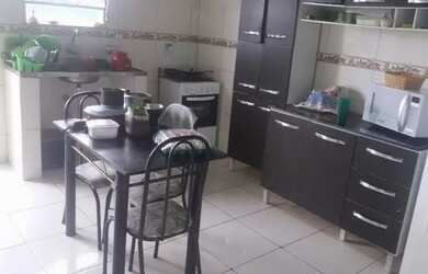 Imagem: A casa possui 2 Dormitórios, 1 Banheiro, 1 Vaga na garagem