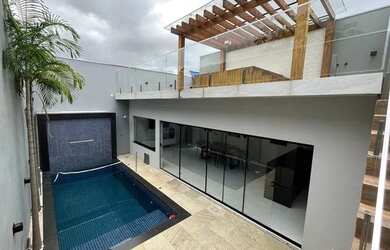 Imagem: A casa possui 2 Dormitórios, 2 Banheiros, 2 Vagas na garagem