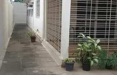 Imagem: A casa possui 3 Dormitórios, 3 Banheiros, 4 Vagas na garagem