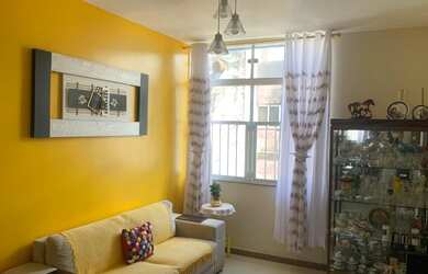 Imagem: O apartamento possui 3 Dormitórios, 1 Banheiro, 1 Vaga na garagem