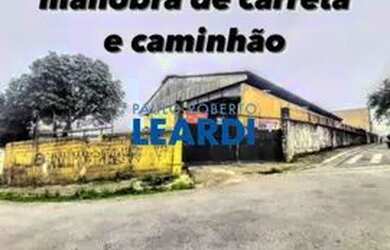 Imagem: O depósito possui 5 Vagas na garagem, 1.800m² de Área e