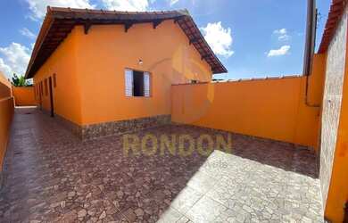 Imagem: A casa possui 2 Dormitórios, 2 Banheiros, 2 Vagas na garagem