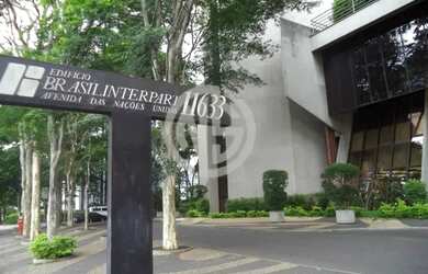 Imagem: O depósito possui 4 Vagas na garagem, 188m² de Área e está