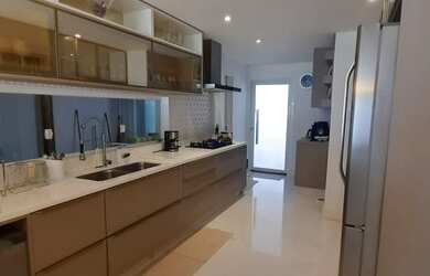 Imagem: A casa em condomínio possui 4 Dormitórios, 4 Banheiros, 4