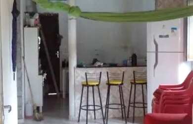 Imagem: A casa possui 2 Dormitórios, 2 Banheiros, 1 Vaga na garagem