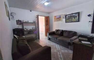 Imagem: A casa possui 3 Dormitórios, 2 Banheiros, 1 Vaga na garagem