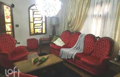 Imagem: A casa possui 4 Dormitórios, 1 Banheiro, 3 Vagas na garagem