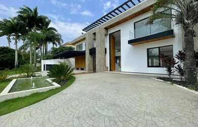 Imagem: A casa em condomínio possui 5 Dormitórios, 5 Banheiros, 5