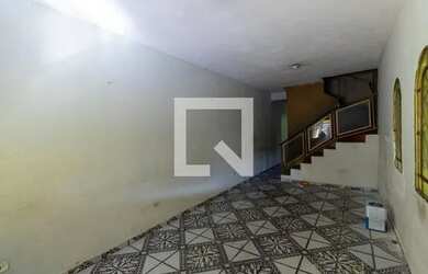 Imagem: A casa possui 3 Dormitórios, 3 Banheiros, 1 Vaga na garagem