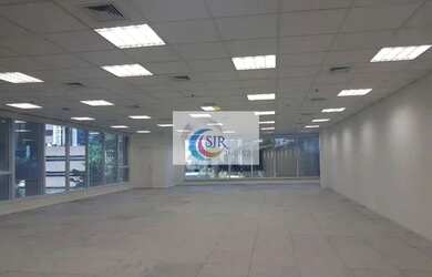 Imagem: O depósito possui 5 Vagas na garagem, 252m² de Área e está